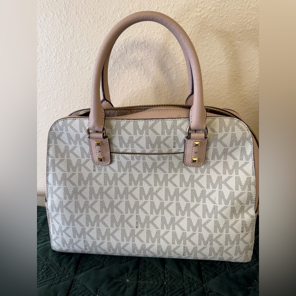 BARELY USED ………. MICHAEL KORS SIGNATURE PRINTED LARGE SATCHEL BAG w/WALLET - Picture 2 of 9